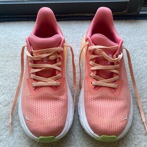 HOKA Arahi 7 Running Shoes Peach Coral Pink Women’s Size 8B Stability Sneaker
